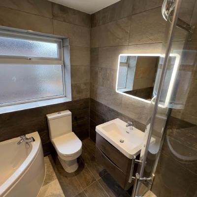 mixed tiles bathroom